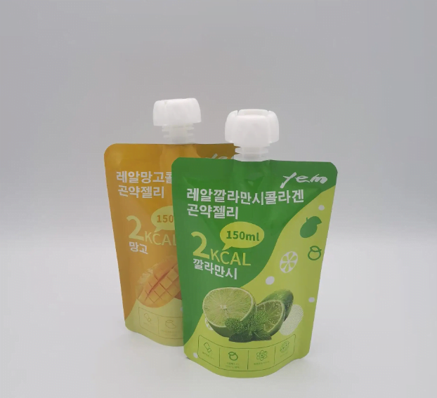 피스톤식 액체 충전기로 충전된 도이팩 주스 파우치
