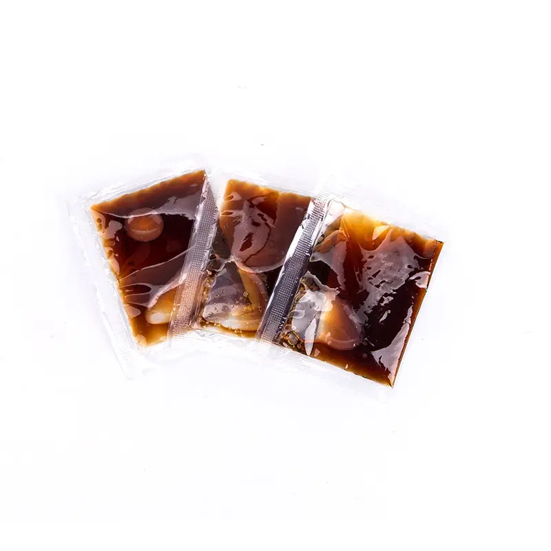 피스톤 충전기로 충전된 3면 밀봉형 간장 소포장